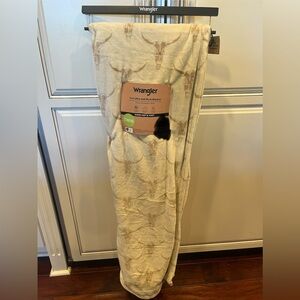 Wrangler Cream Ultra Soft Twin Blanket